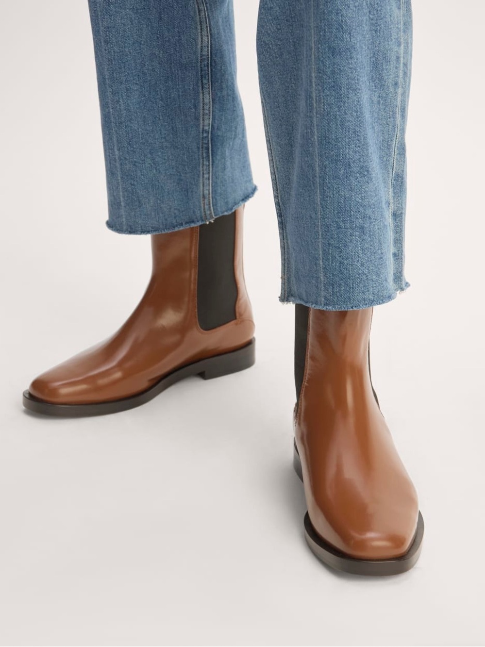 Everlane Chelsea Boot in Rum, size 8 - Picture 1 of 11